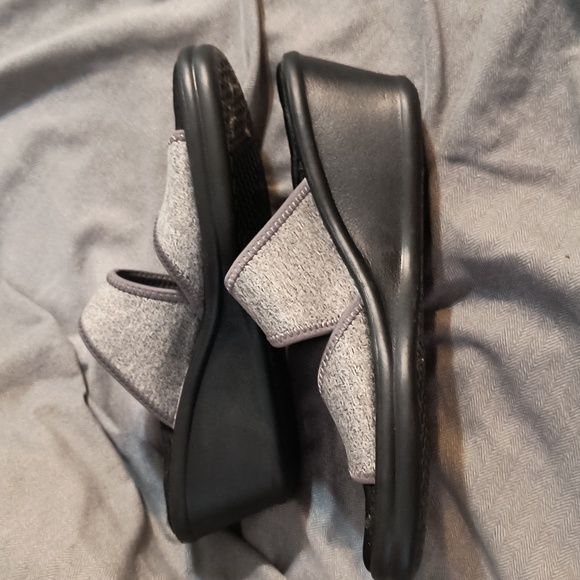 Skechers Memory Foam wedge slides - Picture 4 of 4